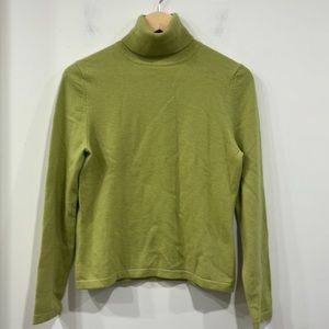 A. Giannetti 2-ply Cashmere Turtle Neck Sweater in Light Green Size M